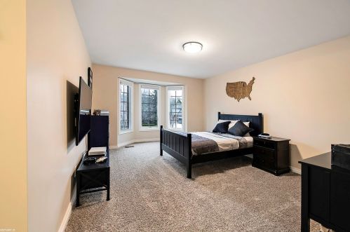 1140 Autumnview Dr, Rochester MI 48307-6060 exterior