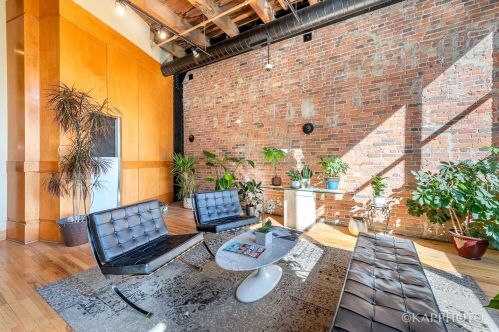 226 Clinton St, Chicago IL  60661-1345 exterior