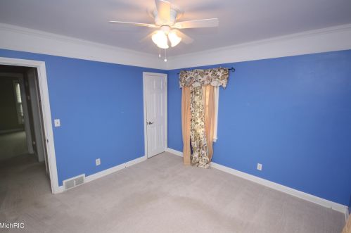 728 Campbell Ave, Kalamazoo MI 49006-3083 exterior