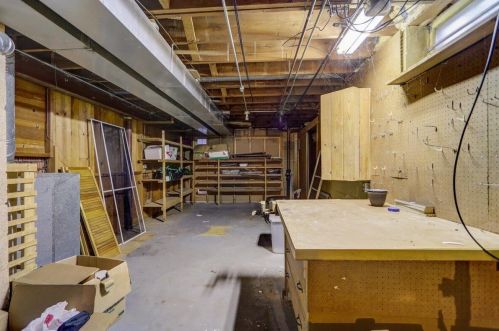 10204 Burleigh St, Milwaukee WI  53222-3304 exterior