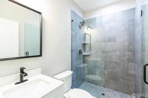 20 Linden Ave, Edison NJ 08817-3208 exterior