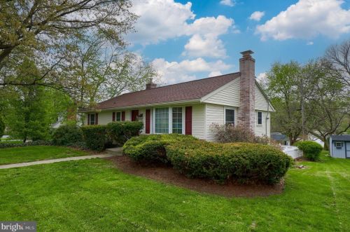 830 Imperial Dr, Lancaster, PA 17601-2022