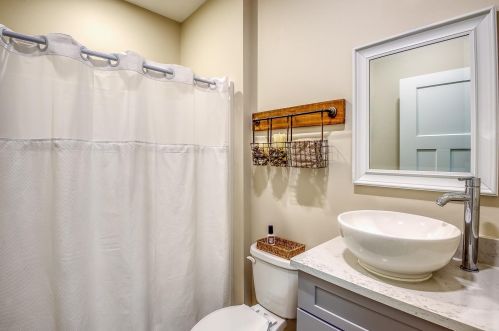 362 Grant Rd, Newmarket NH 03857-2108 exterior