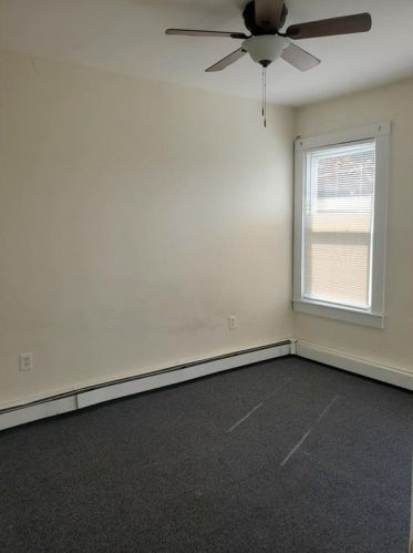 8 Ledyard St, Middletown RI 02840-1828 exterior