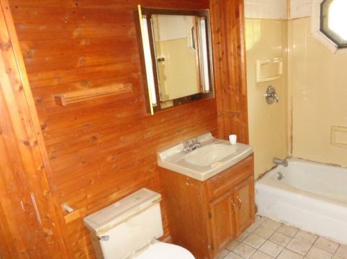 124 Dubois St, Springfield MA 01151-1921 exterior