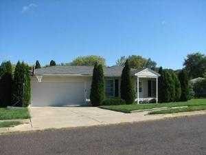 402 Pecan St, Pekin, IL 61554-2532