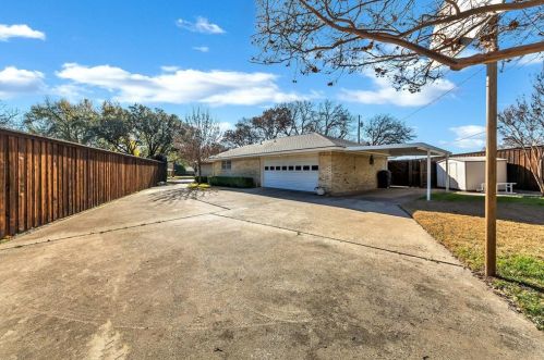 1909 Grn Oaks Dr, Irving TX 75061-2138 exterior