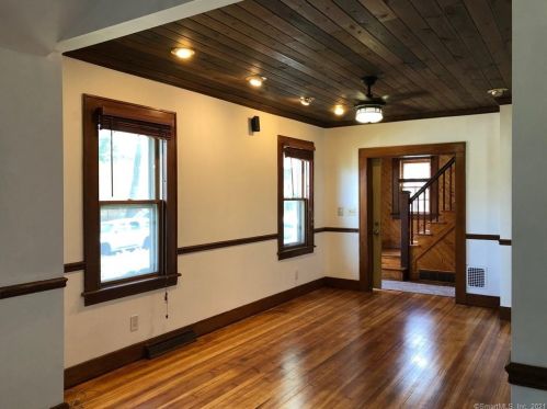 17 Baldwin St, Milford, CT 06460-5039