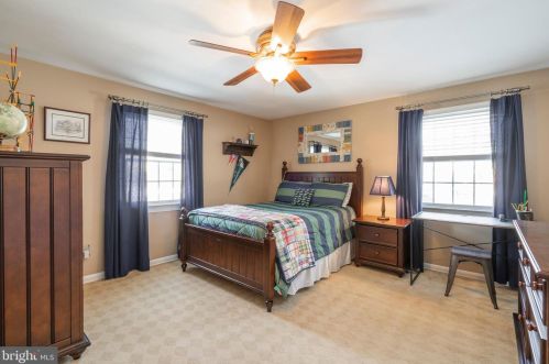 272 Steeplechase Dr, Media PA 19063-1958 exterior