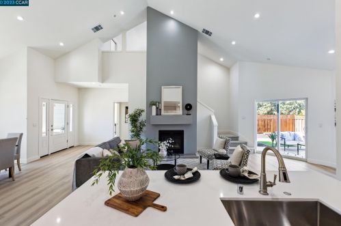 1711 Berrywood Dr, Concord CA 94521-2142 exterior