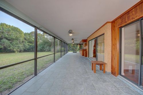 5406 Palmetto Dr, Fort Pierce FL 34982-7481 exterior