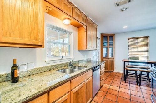 2425 Euclid Ave, Austin TX 78704-5419 exterior