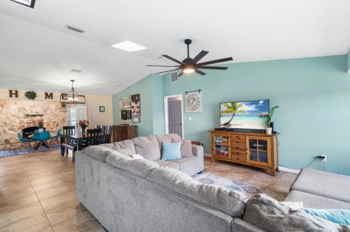 709 Dorchester St, Fort Pierce FL  34983-8762 exterior