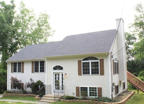 25 Belfield Dr, Providence, RI 02919-1801