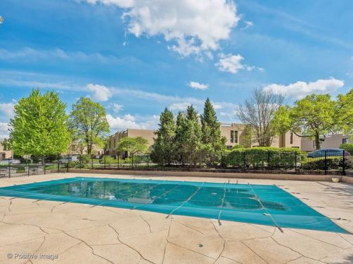 2 Atrium Way, Elmhurst IL  60126-5264 exterior