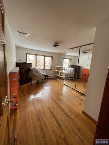 114 Pne St, Cliffside Park NJ 07010-1018 exterior