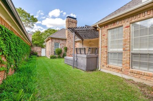 916 Mccoy Dr, Irving TX 75062-8003 exterior