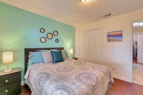 3616 Falling Leaf Ln, Orlando FL 32810-2268 exterior