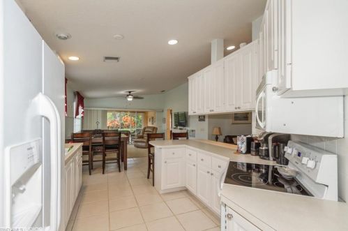 5069 Kingston Way, Naples FL 34119-9542 exterior