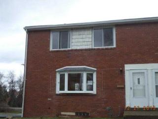 333 Macassar Dr, Pittsburgh PA  15236-2722 exterior