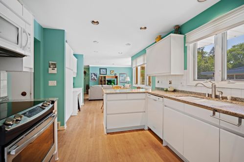 7021 Yates Rd, Milwaukee WI 53217-3824 exterior