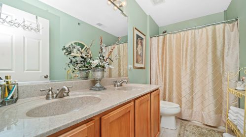 4662 Lamon Ave, Chicago IL 45740-2033 exterior