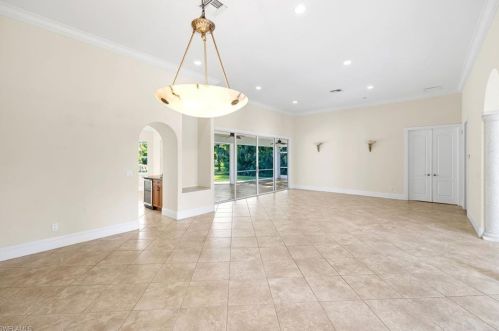 880 5 St, Naples FL 34117-2114 exterior