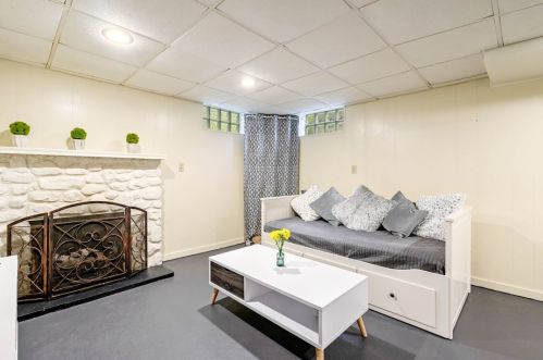 255 Cascade Rd, Pittsburgh PA 15221-4439 exterior