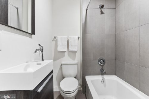 1843 6th St, Philadelphia PA  19148-1732 exterior