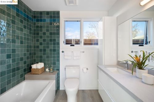 1429 10th St, Berkeley CA 94710-2328 exterior