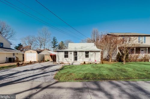 4946 Beech St, Shady Side, MD 20764-9666