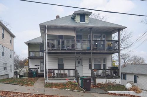 45 Division St, Woonsocket, RI 02895-5310