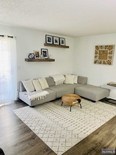 999 Boxwood Ct, Mahwah NJ  07430-2347 exterior