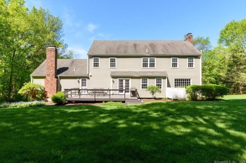 15 Deforest Rd, Wilton CT 06897-1908 exterior