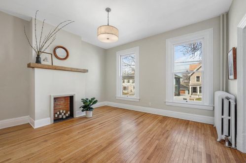 945 Jenifer St, Madison WI  53703-3521 exterior