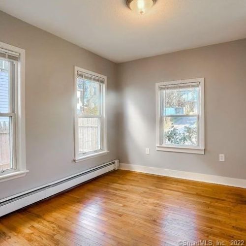 271 Gln St, New Britain CT 06051-2572 exterior