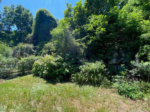 151 Salem Rd, Ridgefield CT 06877-3122 exterior