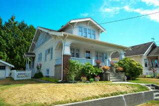 4032 20 Ave, Seattle WA  98106-1220 exterior