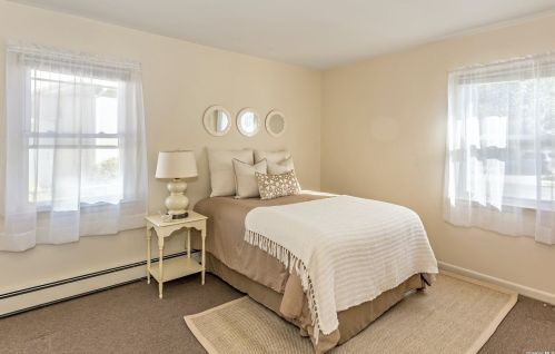 66 Avondale St, Valley Stream NY 11581-1801 exterior