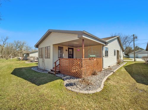 2416 Paul Rd, Manitowoc WI 54220-1183 exterior