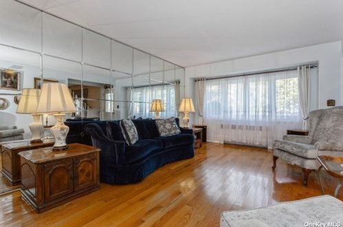 14 Lydia St, Valley Stream NY 11580-2714 exterior