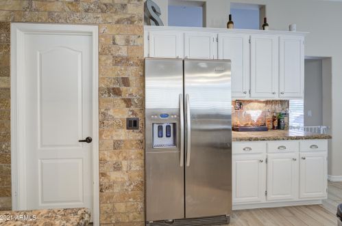 2702 Amberwood Dr, Phoenix AZ  85045-4208 exterior