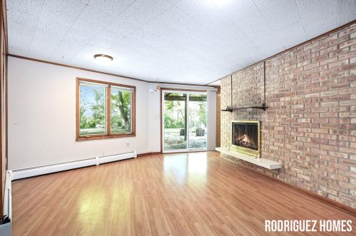 5037 Creekview Dr, Grand Rapids MI 49508-4946 exterior