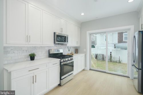 429 Lemonte St, Philadelphia PA 19128-4534 exterior