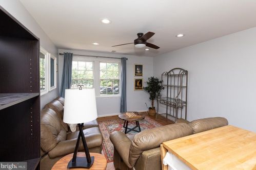 3807 W St, Washington, DC 20020-1328