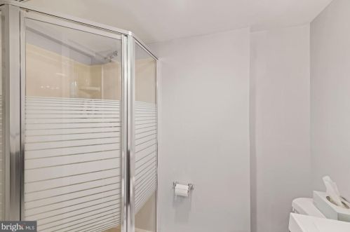 1712 Oakcrest Dr, Alexandria VA 22302-2336 exterior