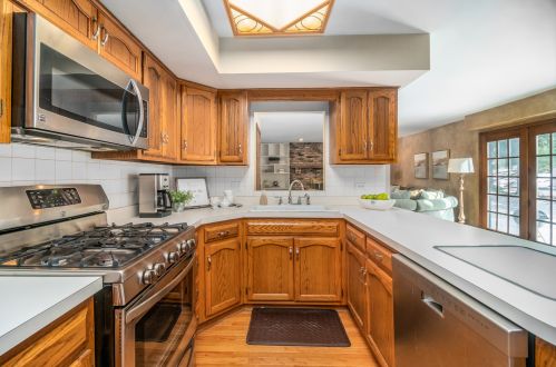 1034 Colonial Ct, Naperville, IL 60540-4972