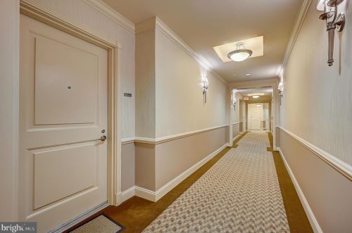 800 Admirals Way, Philadelphia PA 19146-5231 exterior