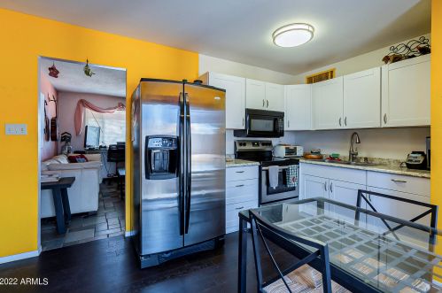 4741 Burgess Ln, Phoenix AZ  85042-5327 exterior