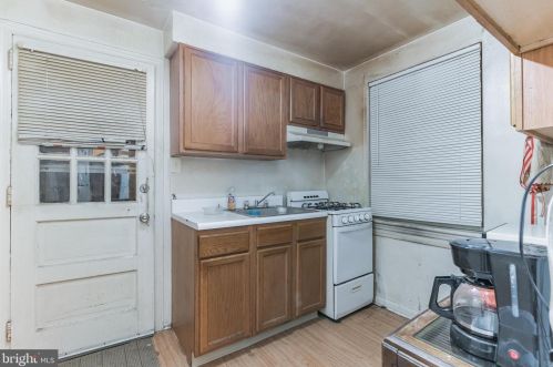 206 Elkinton Ave, Chester PA 19013-4903 exterior